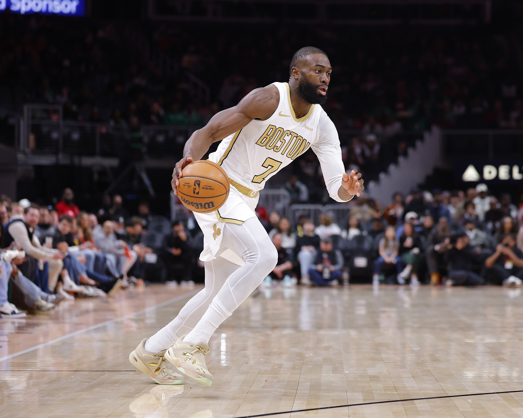 B体育中国官网-错失绝杀!杰伦·布朗28投11中&关键2罚全铁 空砍32分11板2助1帽