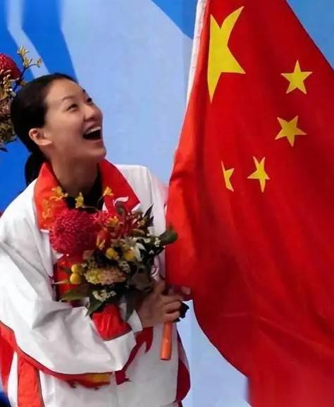 B体育赛事资讯-恩爱24年逃不过现实!48岁伏明霞美若天仙,74岁梁锦松却衰老憔悴|婚姻|岁月|家庭|身体|时光_新浪娱乐_新浪新闻